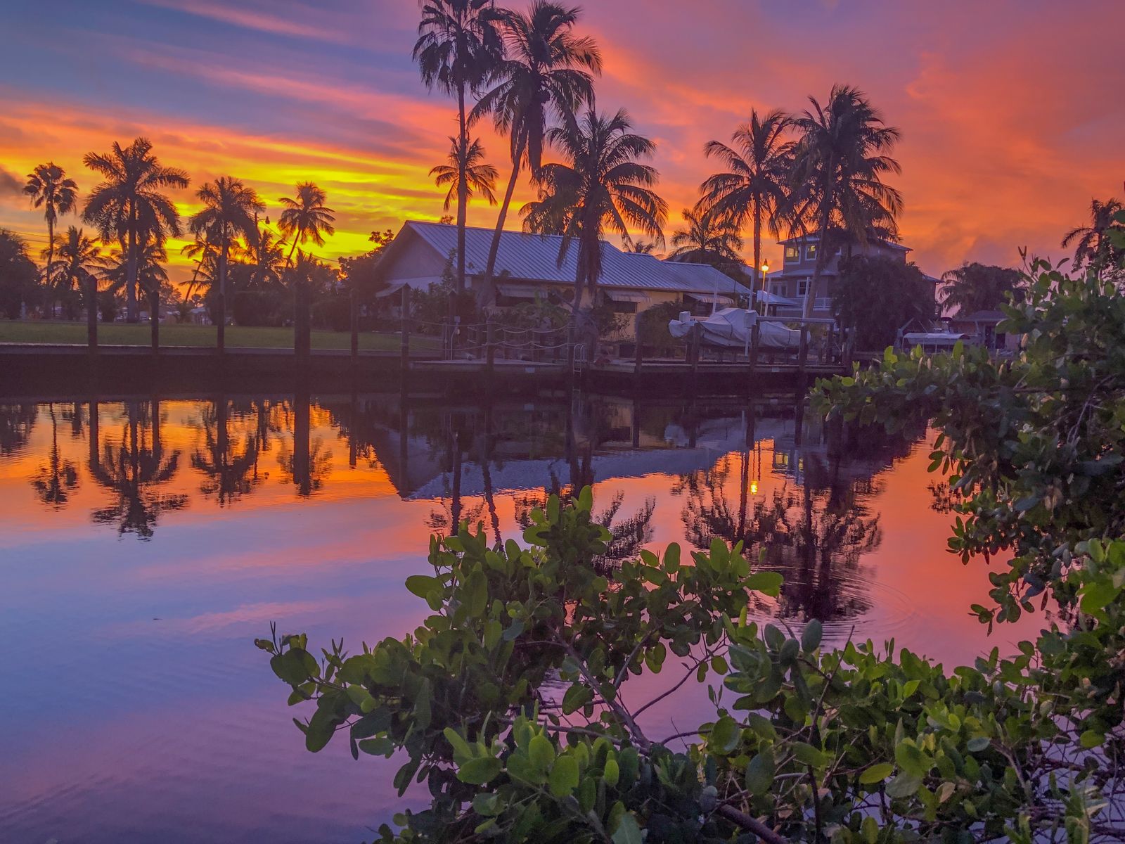 The Caloosahatchee riverfront at dawn in Fort Myers