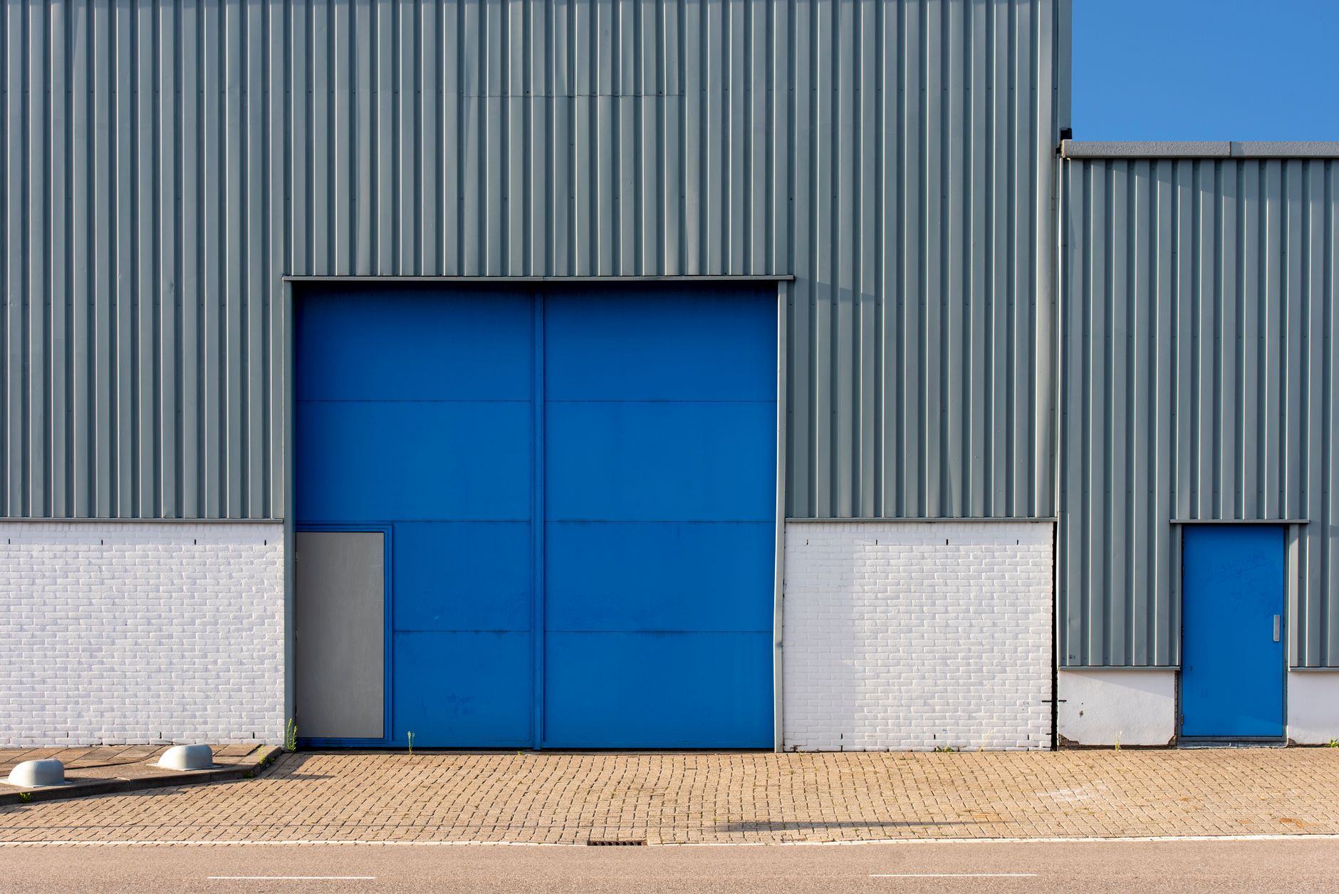 Commercial warehouse, representative of Oakland Park's Powerline Road industrial district