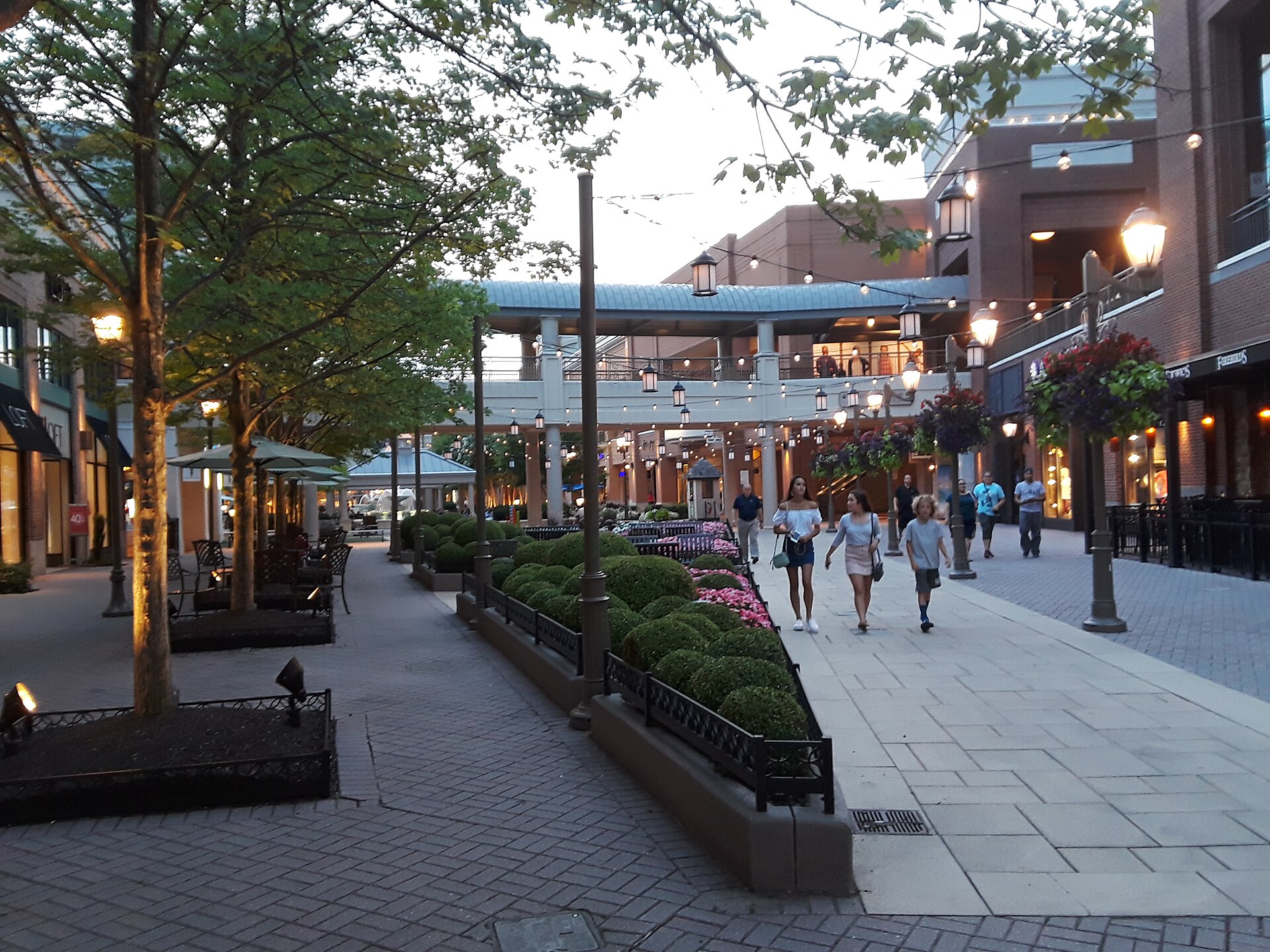 Open-air concourse at Short Pump Town Center