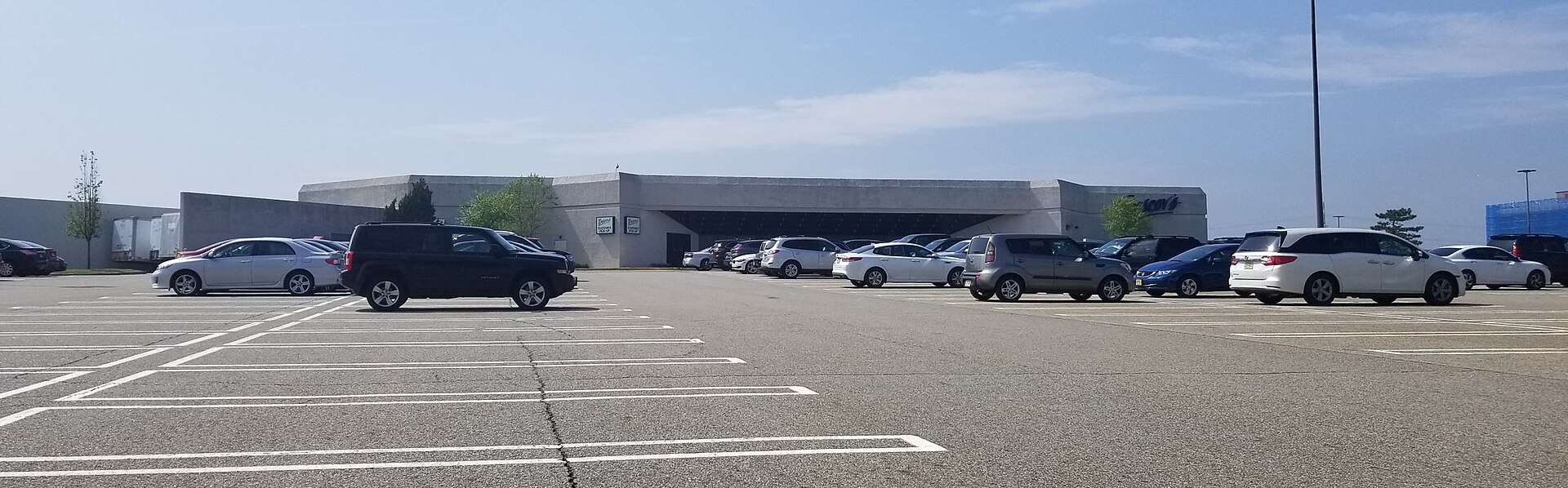 Boscov's anchor at Woodbridge Center